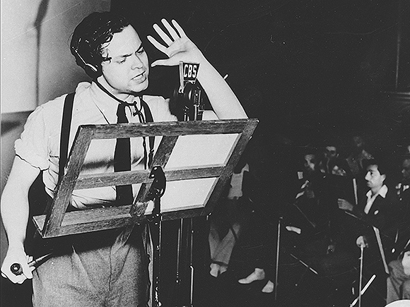 Promotional still of Orson Welles narrating the radio adaptation of War of the Worlds 1938 / Image courtesy: BBC